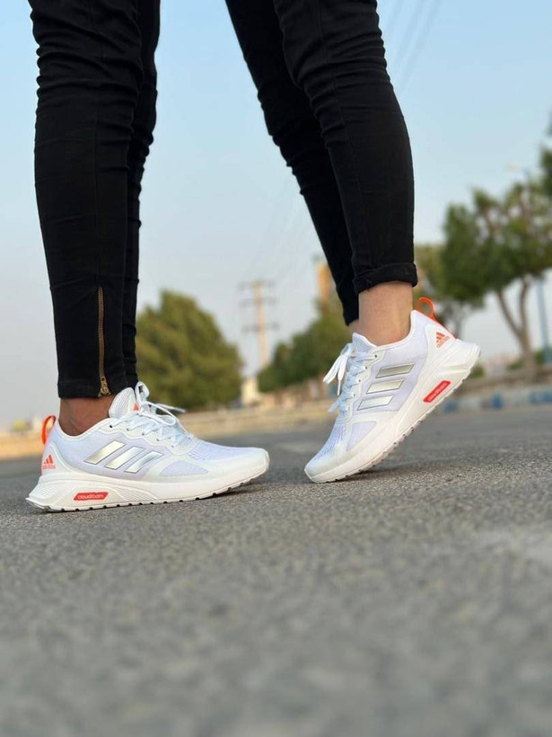 کفش کتانی وارداتی رانینگ و پیاده روی آدیداس مدل کلودفوم Adidas Cloudfoam سبک و تنفسپذیر (طوسی سفید)